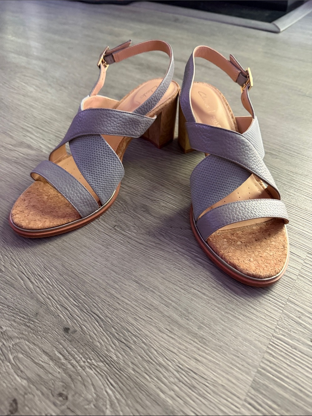 Clarks plus cushion Gray Leather Block Heel Sandals Sz 9.5 EUC worn once